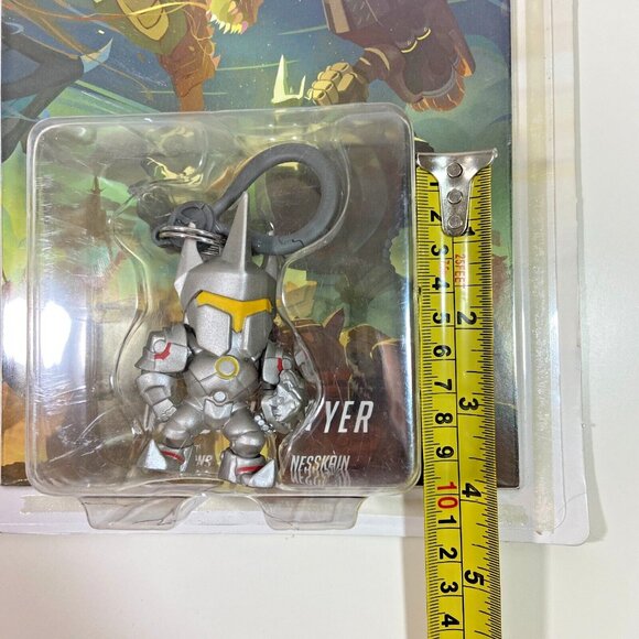 Overwatch #2 Reinhardt Dragon Slayer Comic Book & Bag Clip Figure Blizzard - Picture 4 of 5
